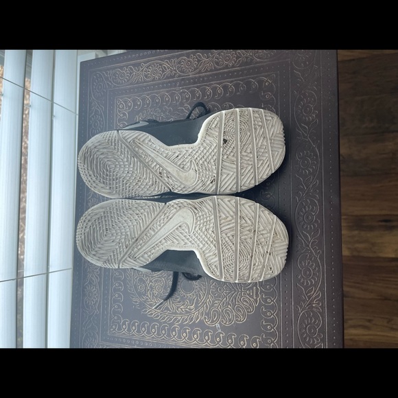 Nike Team Hustle Black Sneaker size 13 - Picture 5 of 6